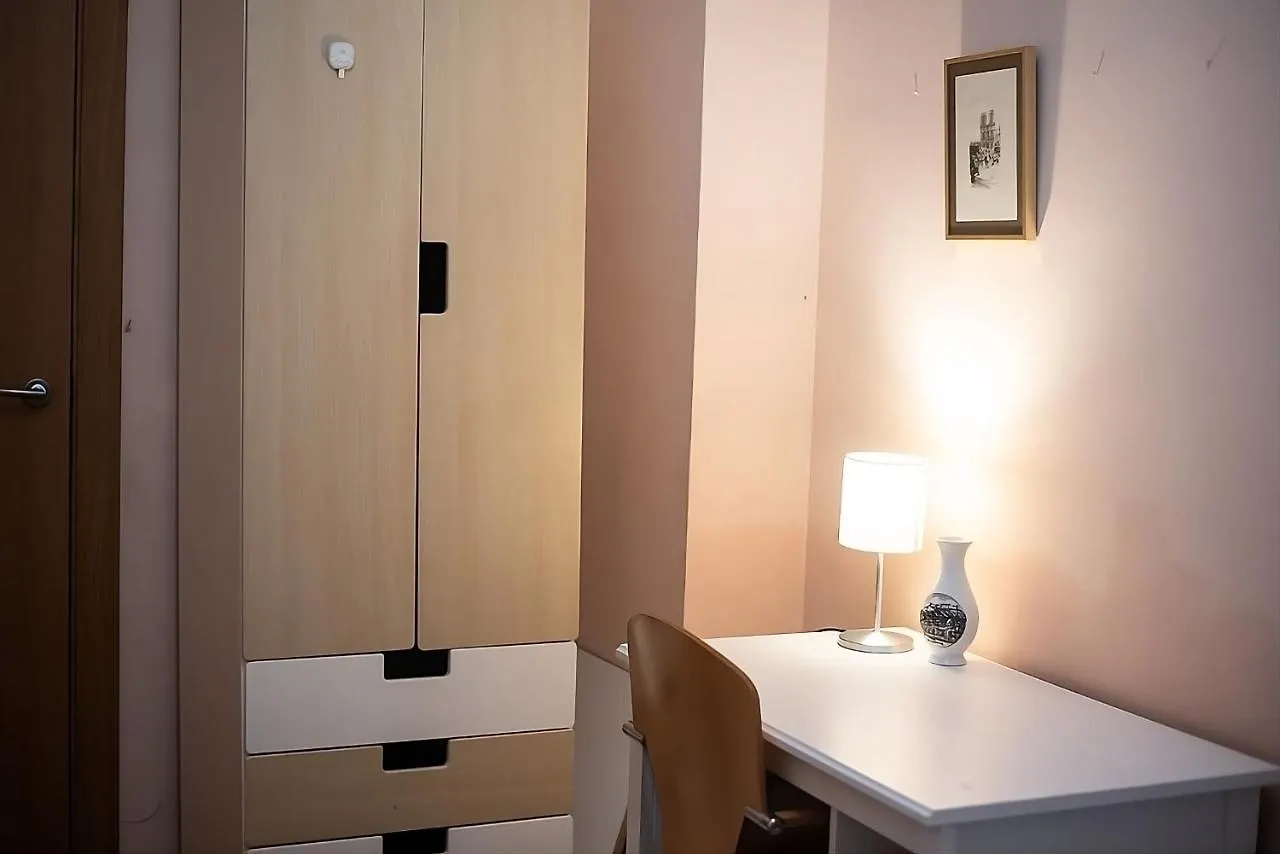Hostal Traditional Rooms In Eixample Barcelona España