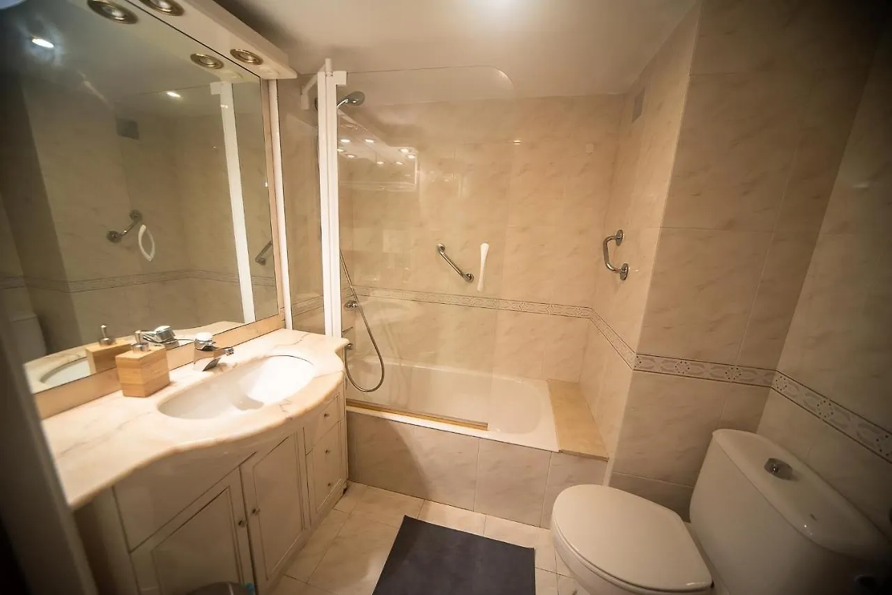 Traditional Rooms In Eixample Barcelona Hostal