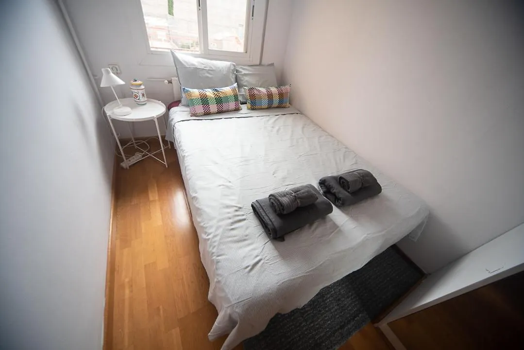 Traditional Rooms In Eixample Barcelona Hostal